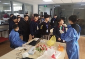 为保障员工回家欢度春节，公司组织开展员工核酸检测活动