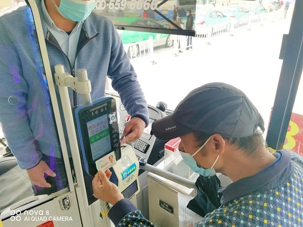 金运公交出新招：智能化一体机上线，让疫情防控更加“硬核”-恒宇提供技术支持