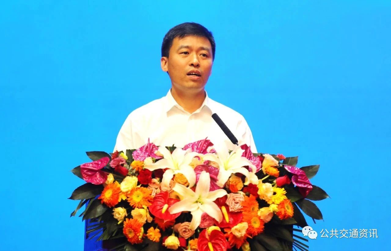 高博：优先发展公共交通这面旗帜不能丢